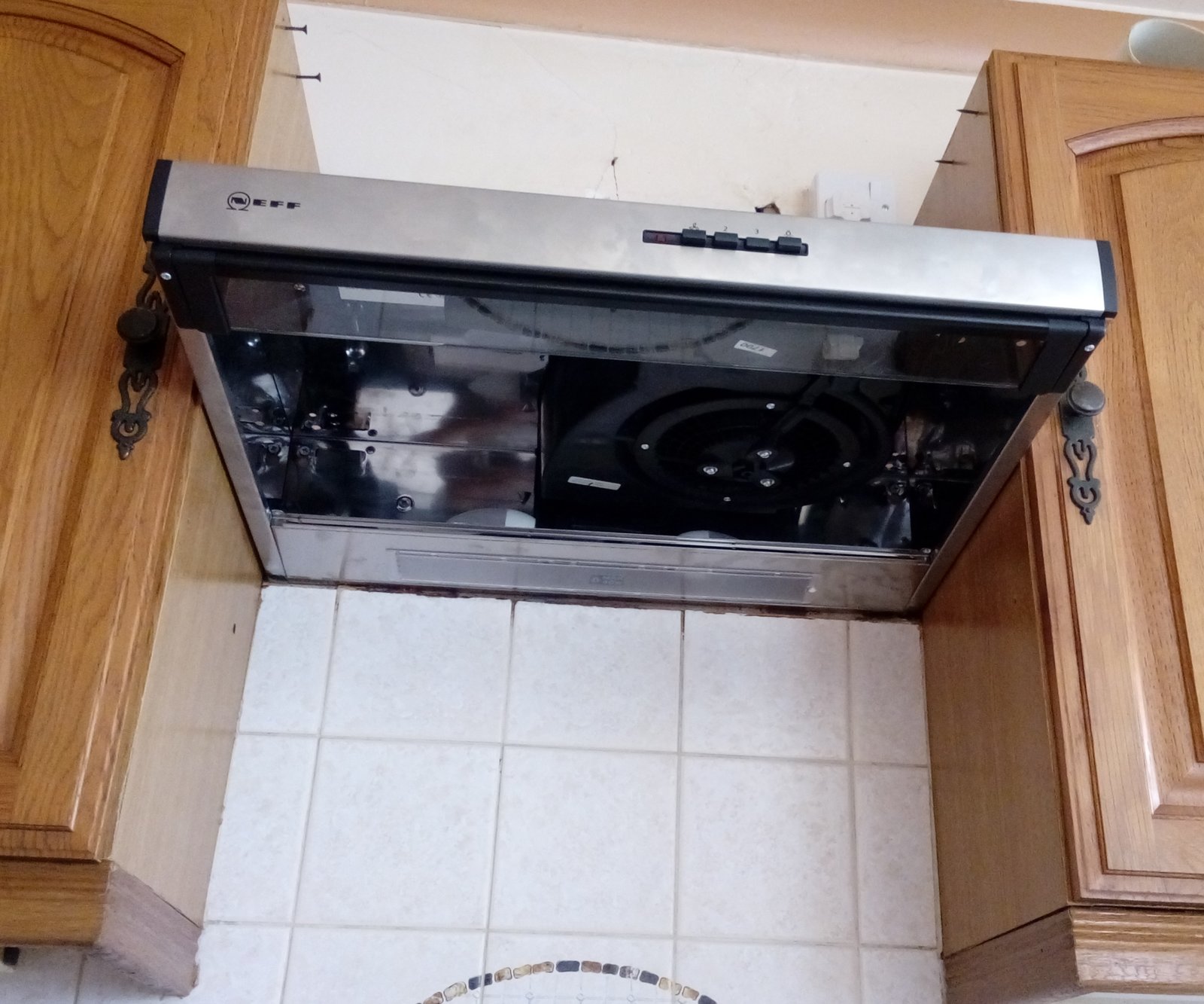 Cooker hood installation